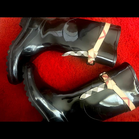 High Fashion rain boots - Picture 1 of 4